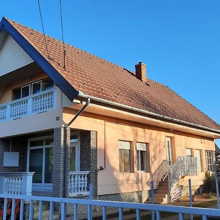 Magdalena Haz Apartment Balatonlelle Luaran gambar