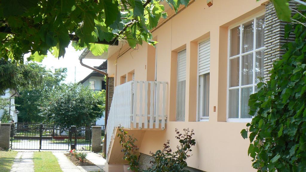 Magdalena Haz Apartment Balatonlelle Luaran gambar